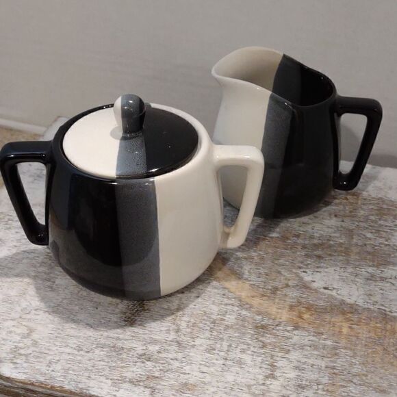 👍 Vintage Porcelain Sugar and Creamer Set.  C3 - Picture 1 of 4
